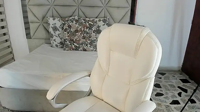 nina pons online show from September 2025 11:16:01 PM