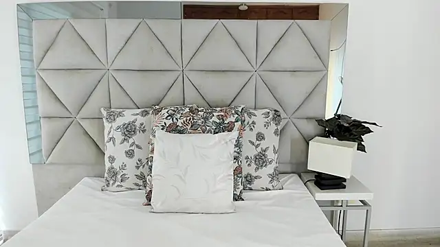 nina pons online show from September 2025 09:48:02 PM