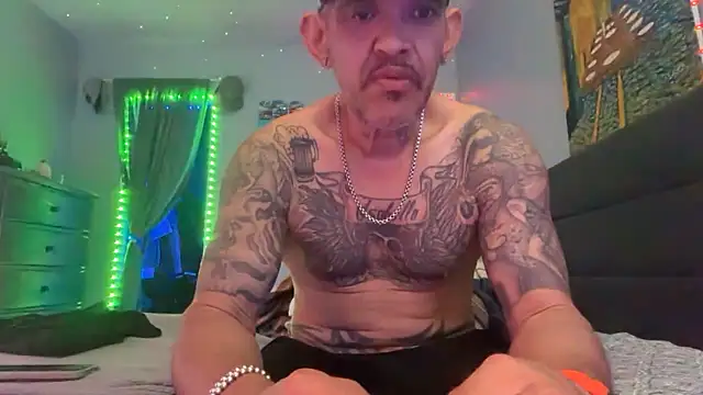 RoodoggXL online show from February 2026 10:44:01 PM