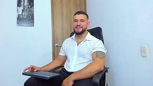 Snapshot of AndrewDiaz chatting on September 2025 05:44:02 AM AndrewDiaz online show from September 2025 05:44:02 AM