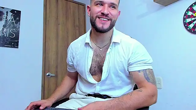 Snapshot of AndrewDiaz chatting on October 2025 08:56:02 AM AndrewDiaz online show from October 2025 08:56:02 AM