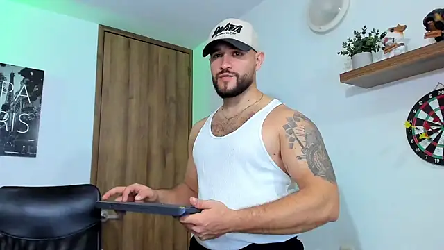 Snapshot of AndrewDiaz chatting on October 2025 04:44:02 AM AndrewDiaz online show from October 2025 04:44:02 AM