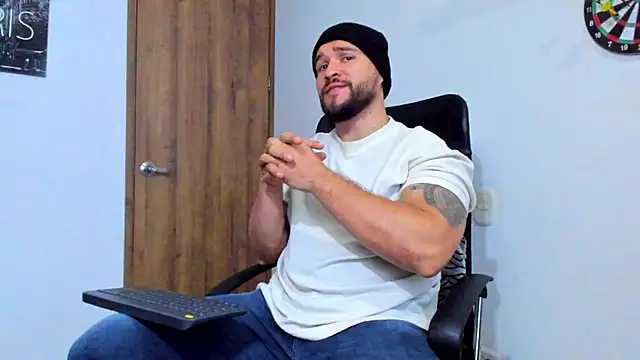 Snapshot of AndrewDiaz chatting on October 2025 04:12:01 AM AndrewDiaz online show from October 2025 04:12:01 AM