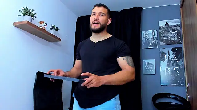 Snapshot of AndrewDiaz chatting on October 2025 04:36:01 AM AndrewDiaz online show from October 2025 04:36:01 AM