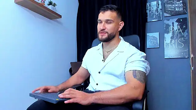 Snapshot of AndrewDiaz chatting on November 2025 07:47:01 AM AndrewDiaz online show from November 2025 07:47:01 AM