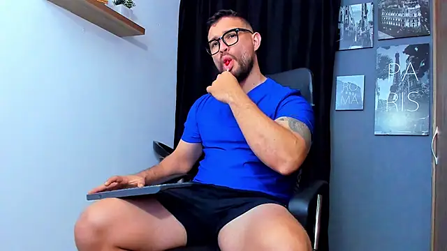 Snapshot of AndrewDiaz chatting on November 2025 06:29:02 AM AndrewDiaz online show from November 2025 06:29:02 AM