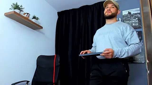 Snapshot of AndrewDiaz chatting on November 2025 03:39:01 AM AndrewDiaz online show from November 2025 03:39:01 AM