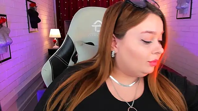 Snapshot of KimberlyMaran chatting on March 2025 03:29:02 PM KimberlyMaran online show from March 2025 03:29:02 PM