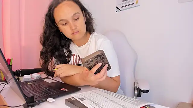 Snapshot of kattypinkk chatting on February 2026 07:40:01 PM kattypinkk online show from February 2026 07:40:01 PM