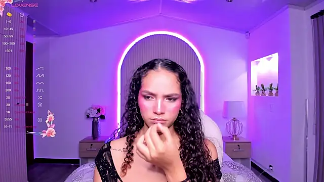 Snapshot of anahi_curlie1 chatting on January 2025 03:53:02 AM anahi curlie1 online show from January 2025 03:53:02 AM