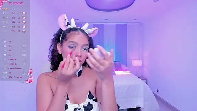 Snapshot of anahi_curlie1 chatting on February 2025 03:37:02 AM anahi curlie1 online show from February 2025 03:37:02 AM