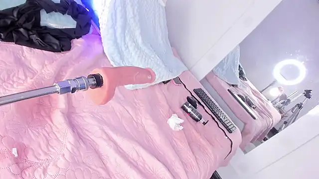 Hilary Smile  online show from February 2025 11:06:01 PM