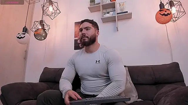 SebastianVilla  online show from October 2025 10:30:02 PM