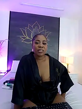 AlisonTravis online show from April 2026 07:33:01 PM