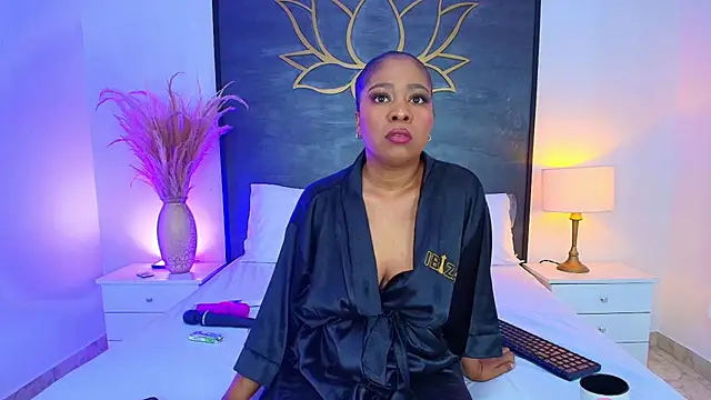 Snapshot of AlisonTravis chatting on June 2026 03:53:02 AM AlisonTravis online show from June 2026 03:53:02 AM