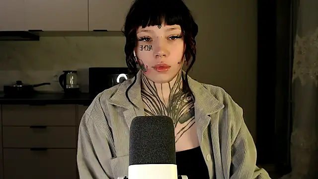 tradishka online show from February 2025 10:24:01 PM