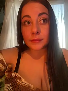 Snapshot of DaisyStreet chatting on April 2026 04:59:01 PM DaisyStreet online show from April 2026 04:59:01 PM