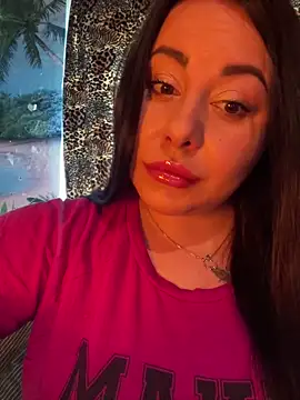 Snapshot of DaisyStreet chatting on May 2026 10:01:01 AM DaisyStreet online show from May 2026 10:01:01 AM