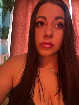 Snapshot of DaisyStreet chatting on July 2026 10:43:01 AM DaisyStreet online show from July 2026 10:43:01 AM