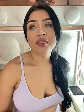 lucianaroy online show from February 2025 09:44:02 PM