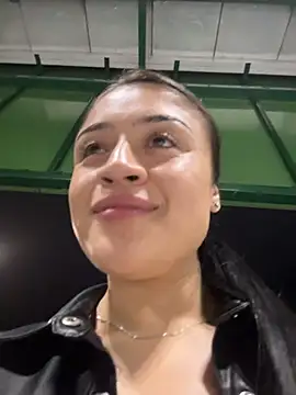 lucianaroy online show from October 2025 01:17:02 AM