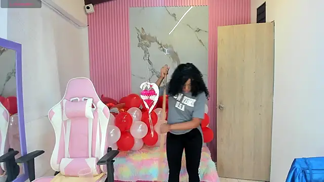 lia 16 online show from February 2025 04:12:01 AM