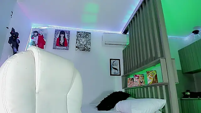 Ashlycuute online show from February 2025 01:03:02 PM