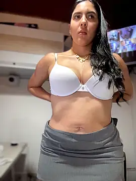 MarianaBenz online show from May 2026 11:43:02 PM
