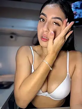Snapshot of MarianaBenz chatting on June 2026 12:20:01 AM MarianaBenz online show from June 2026 12:20:01 AM
