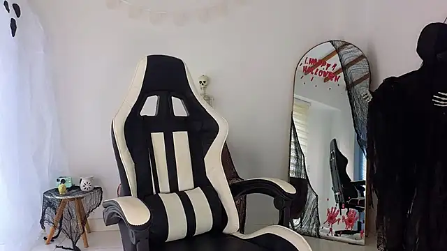 KristennBlue online show from October 2025 04:17:02 PM