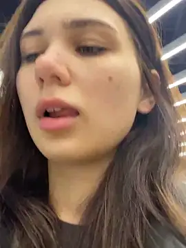 QuitieLia online show from December 2024 08:19:02 AM