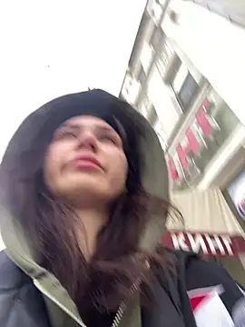 QuitieLia online show from December 2024 08:12:01 AM