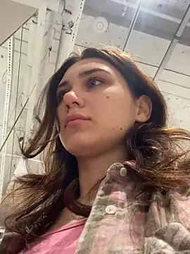 QuitieLia online show from December 2024 08:35:01 AM