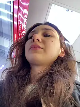 QuitieLia online show from January 2025 08:30:01 AM