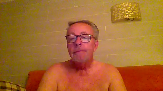 Snapshot of tuggy59 chatting on June 2026 04:10:02 AM tuggy59 online show from June 2026 04:10:02 AM