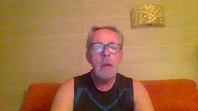 Snapshot of tuggy59 chatting on June 2026 03:44:01 AM tuggy59 online show from June 2026 03:44:01 AM
