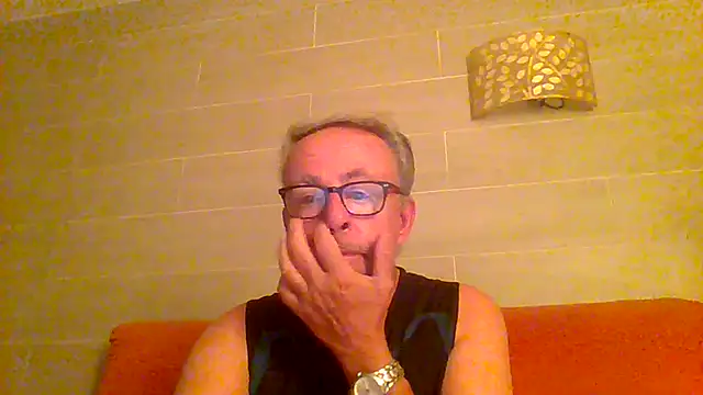 Snapshot of tuggy59 chatting on June 2026 04:18:02 AM tuggy59 online show from June 2026 04:18:02 AM