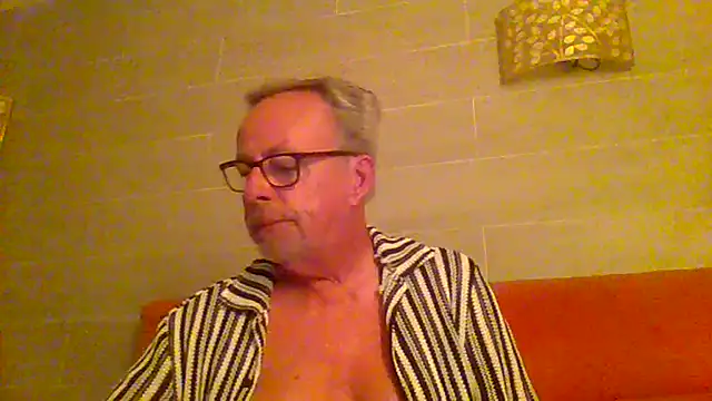 Snapshot of tuggy59 chatting on July 2026 04:05:02 AM tuggy59 online show from July 2026 04:05:02 AM