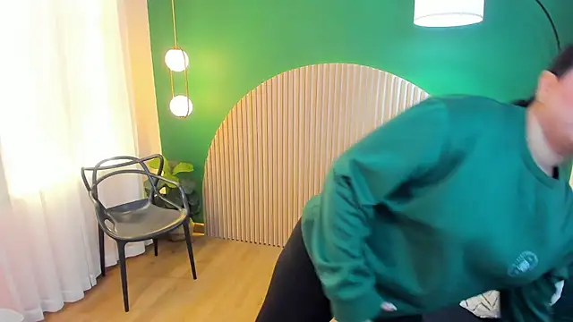 taylor bennet online show from September 2025 12:08:02 PM