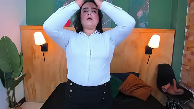 taylor bennet online show from October 2025 07:10:02 PM