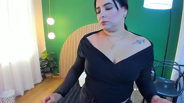 taylor bennet online show from November 2025 11:53:01 AM