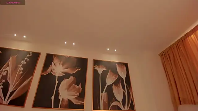 Snapshot of LindseyMoss chatting on January 2025 03:29:02 AM LindseyMoss online show from January 2025 03:29:02 AM