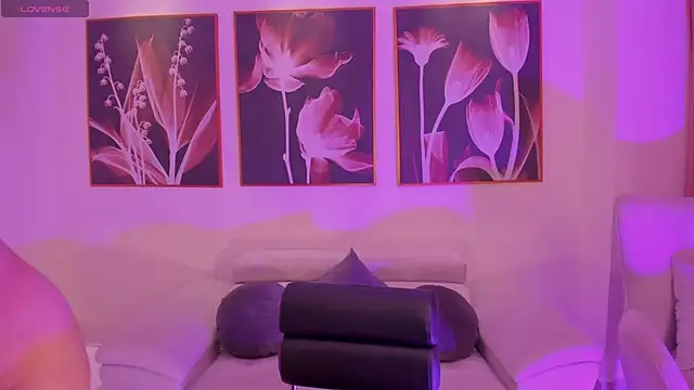 Snapshot of LindseyMoss chatting on January 2025 04:08:02 AM LindseyMoss online show from January 2025 04:08:02 AM