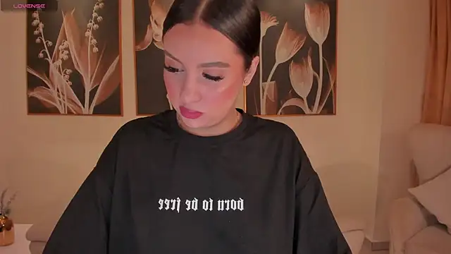 Snapshot of LindseyMoss chatting on January 2025 04:12:01 AM LindseyMoss online show from January 2025 04:12:01 AM