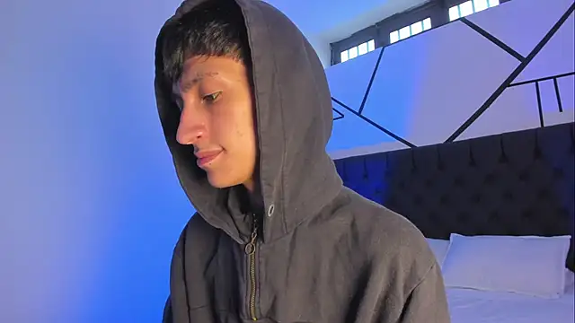 DereckCooperr online show from March 2025 09:45:02 PM