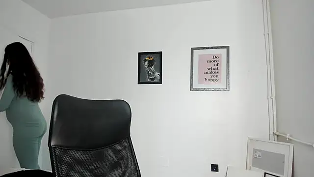 PortraitMarie online show from December 2024 12:19:02 PM