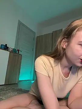 Snapshot of freiiaflower chatting on March 2025 10:07:02 PM freiiaflower online show from March 2025 10:07:02 PM