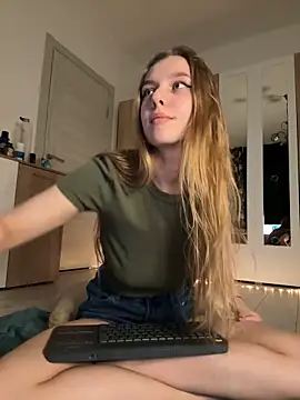 Snapshot of freiiaflower chatting on March 2025 07:16:01 PM freiiaflower online show from March 2025 07:16:01 PM