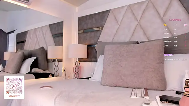 Gabbyy  online show from February 2025 06:19:02 PM