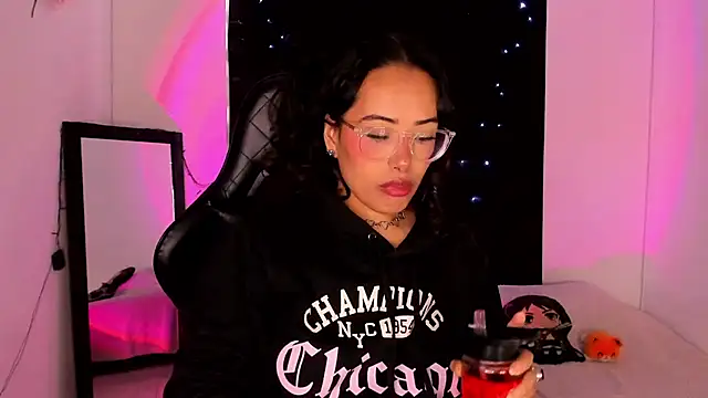 willow poisson online show from January 2025 05:05:01 PM